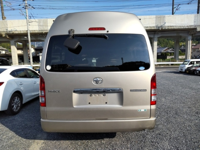 TOYOTA HIACE 2012