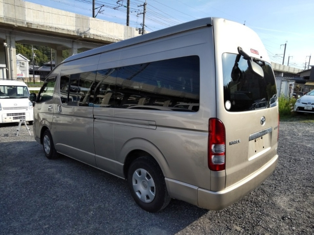 TOYOTA HIACE 2012