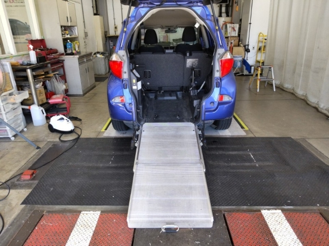 TOYOTA RACTIS 2012