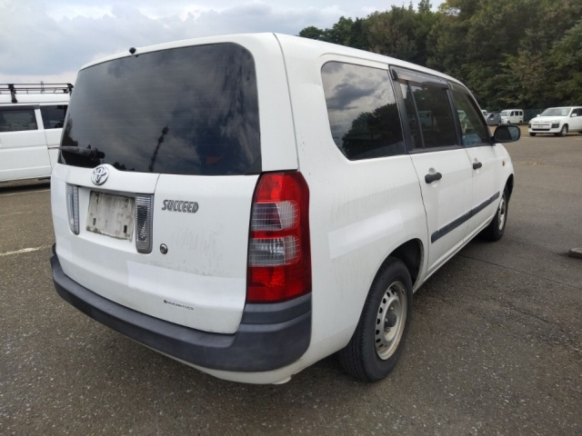 TOYOTA SUCCEED 2010
