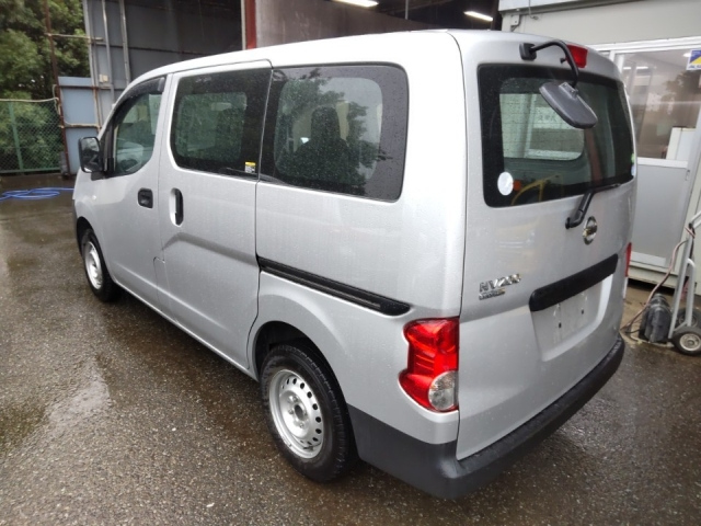 NISSAN NV200 2020
