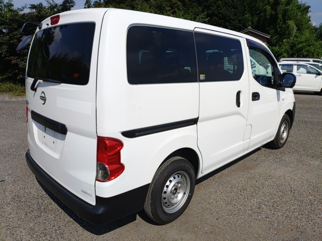 NISSAN NV200 2023