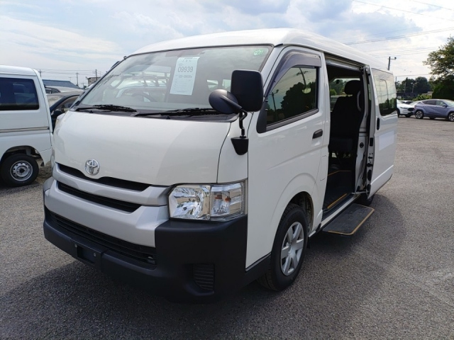 TOYOTA HIACE 2020