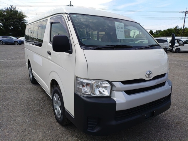 TOYOTA HIACE 2020