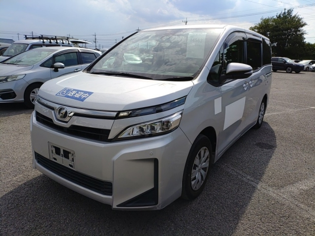 TOYOTA VOXY 2018