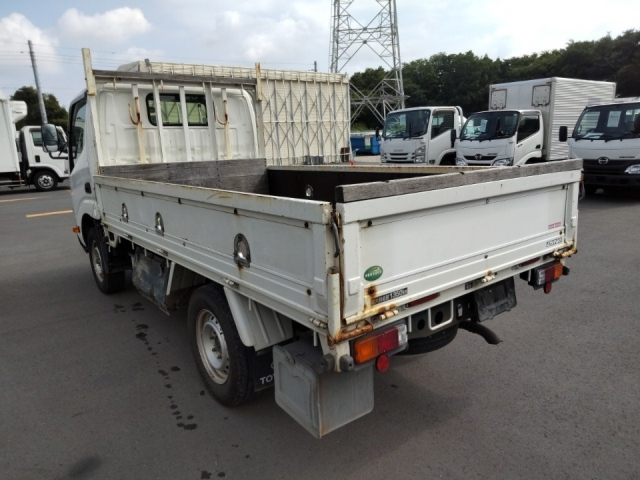 TOYOTA DYNA 2017