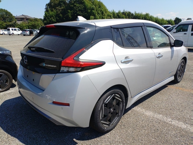 NISSAN LEAF 2024