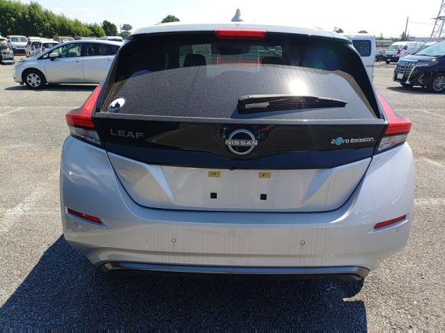 NISSAN LEAF 2024