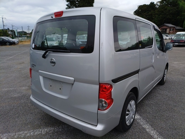 NISSAN NV200 2018