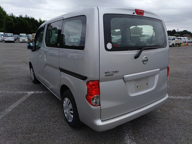 NISSAN NV200 2018
