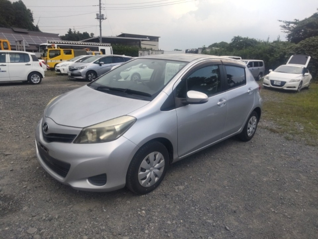 TOYOTA VITZ 2011