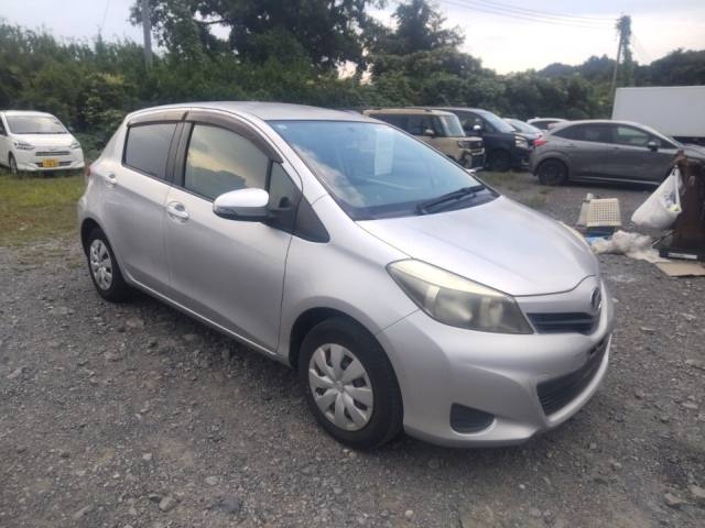 TOYOTA VITZ 2011