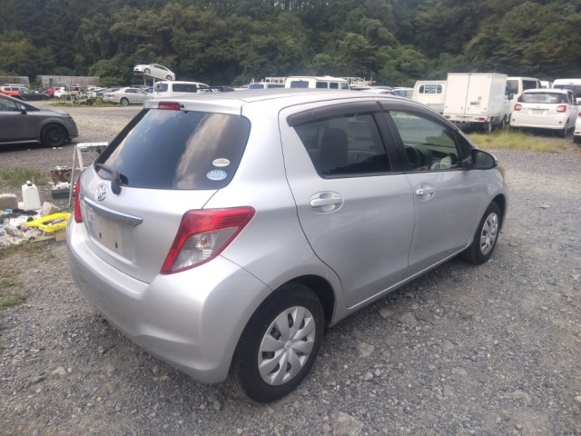 TOYOTA VITZ 2011