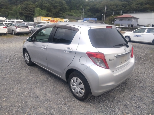TOYOTA VITZ 2011