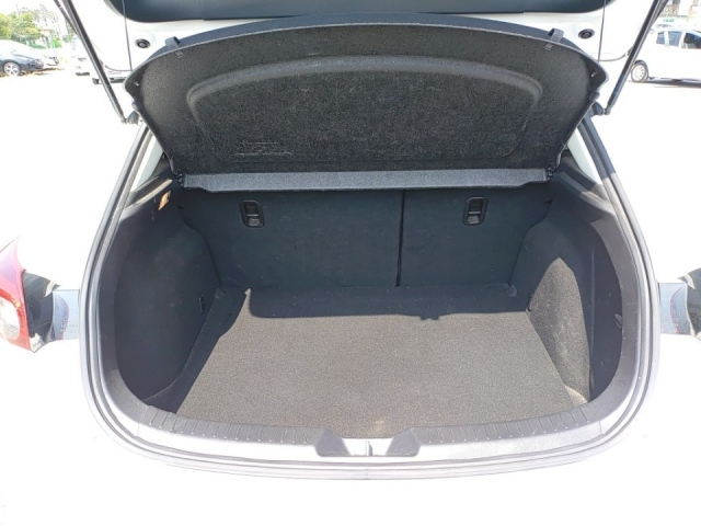MAZDA AXELA 2016