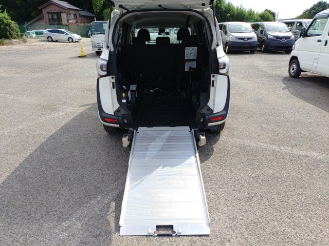 TOYOTA SIENTA 2018