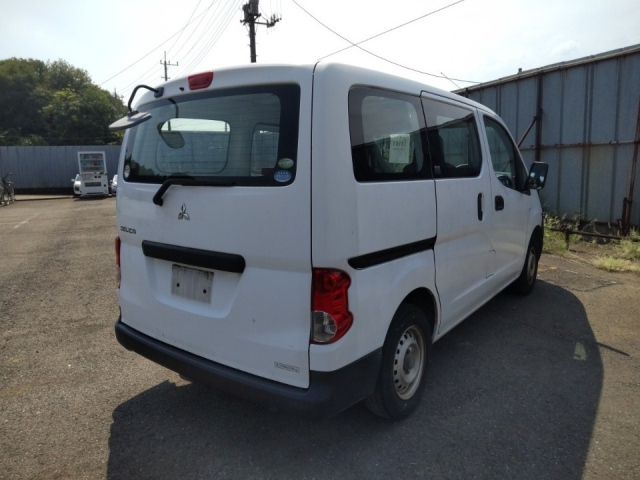 MITSUBISHI DELICA 2012