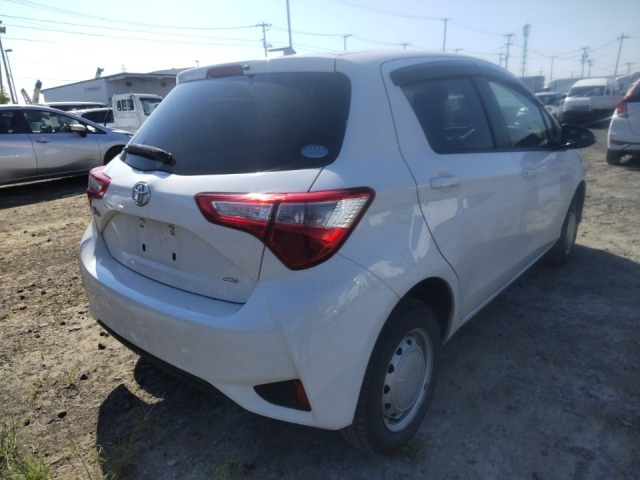 TOYOTA VITZ 2017