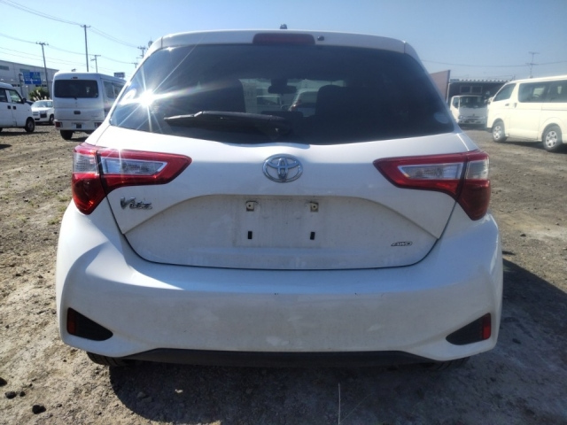 TOYOTA VITZ 2017