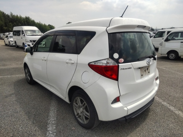 TOYOTA RACTIS 2011
