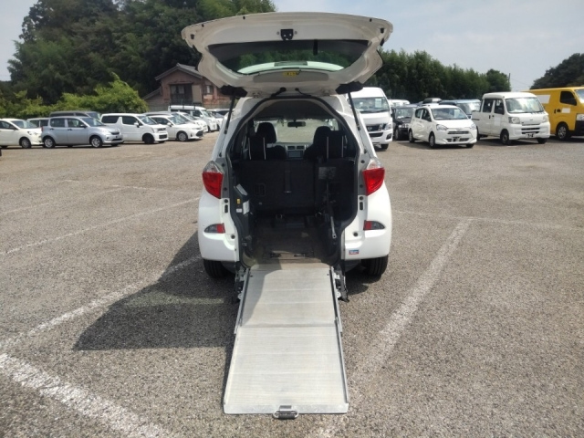 TOYOTA RACTIS 2011