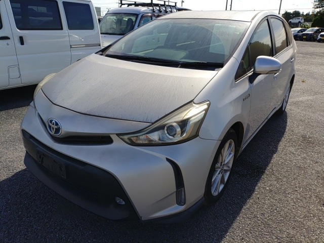 TOYOTA PRIUS ALPHA 2015