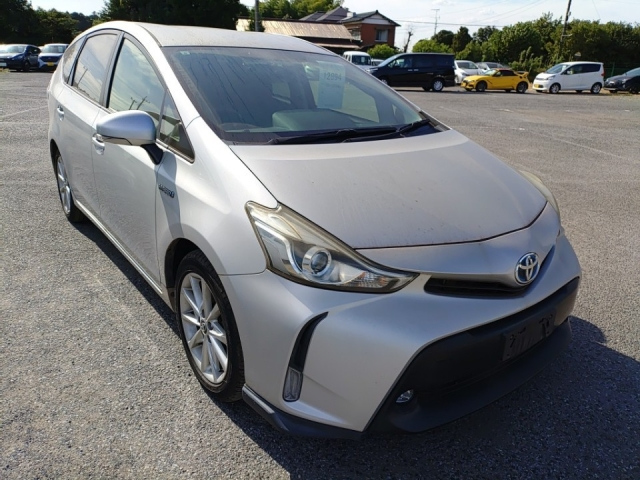TOYOTA PRIUS ALPHA 2015