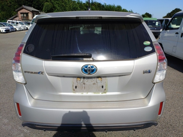 TOYOTA PRIUS ALPHA 2015