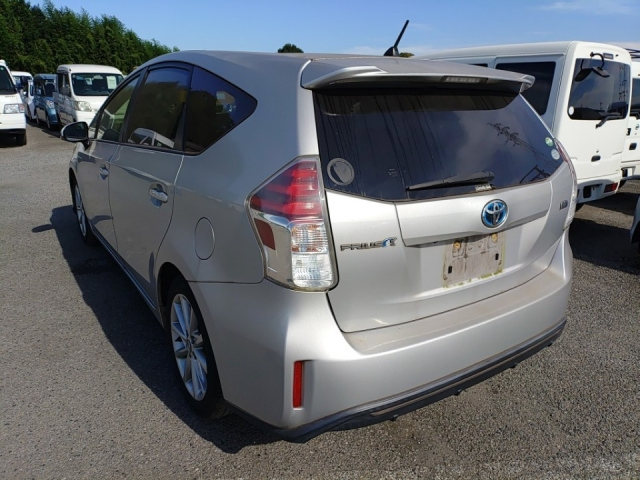 TOYOTA PRIUS ALPHA 2015