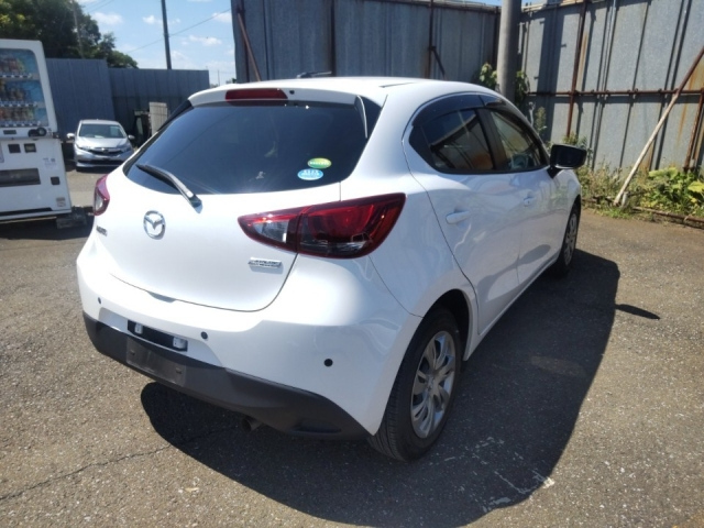 MAZDA DEMIO 2016