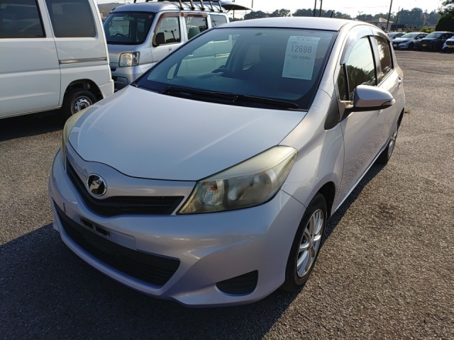 TOYOTA VITZ 2012