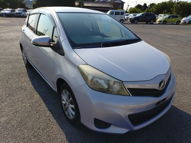 TOYOTA VITZ 2012