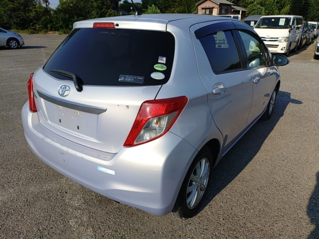 TOYOTA VITZ 2012