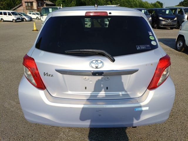 TOYOTA VITZ 2012