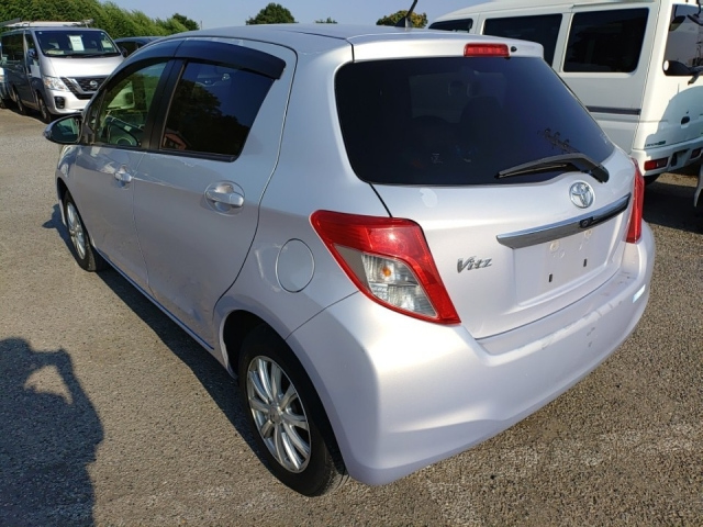 TOYOTA VITZ 2012