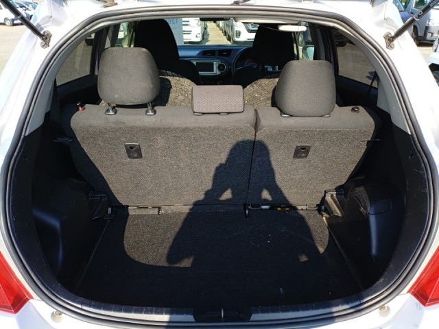 TOYOTA VITZ 2012