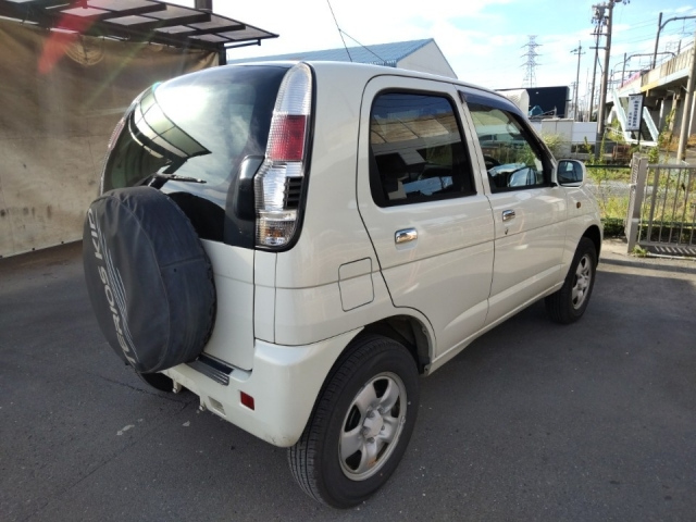 DAIHATSU TERIOS KID 2011