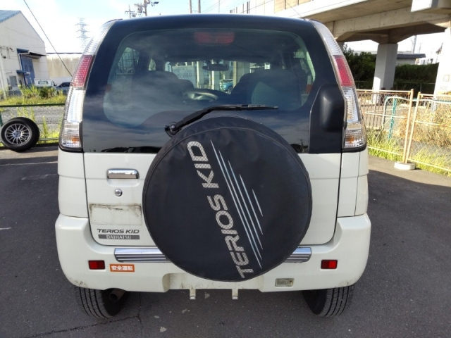 DAIHATSU TERIOS KID 2011