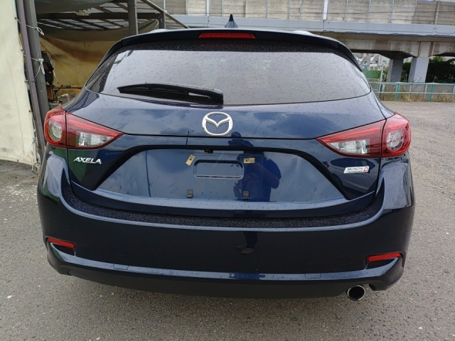 MAZDA AXELA 2017