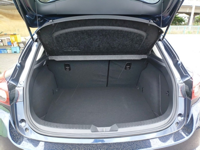MAZDA AXELA 2017