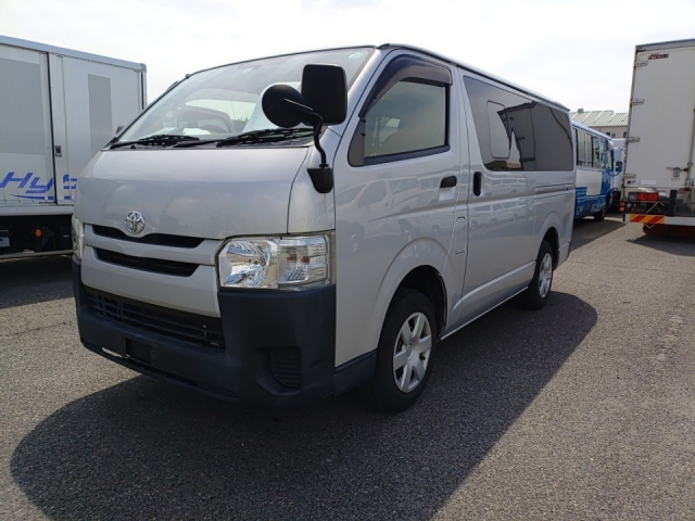 TOYOTA HIACE VAN 2015