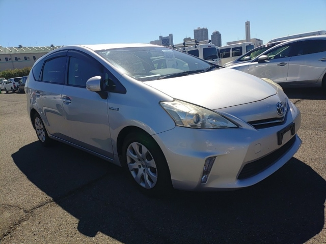 TOYOTA PRIUS ALPHA 2012