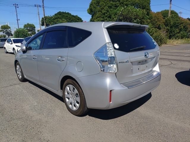 TOYOTA PRIUS ALPHA 2012