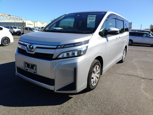 TOYOTA VOXY 2018