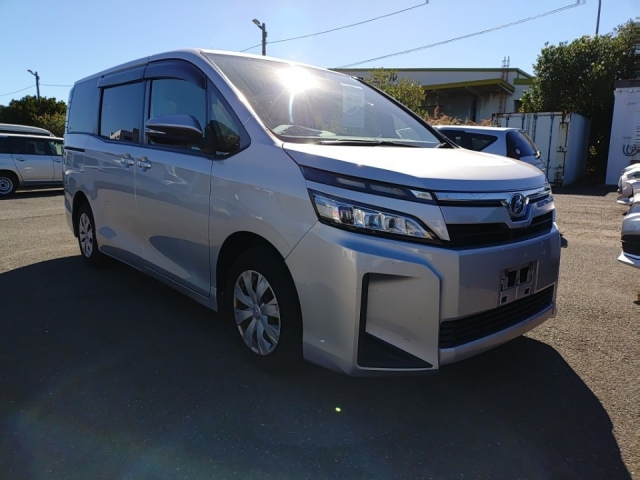 TOYOTA VOXY 2018