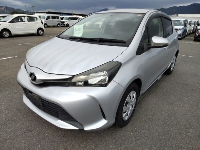 TOYOTA VITZ 2015