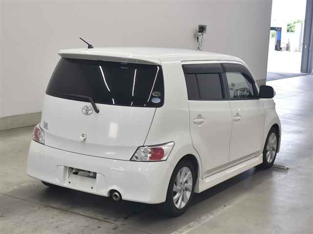 TOYOTA BB 2011