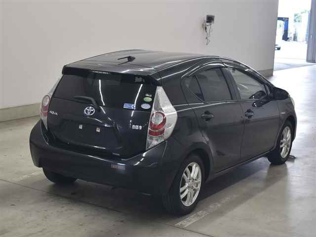 TOYOTA AQUA 2013