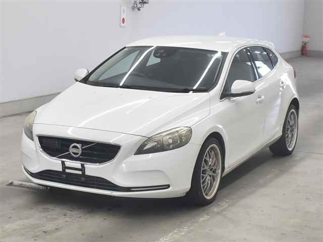 VOLVO V40 2015