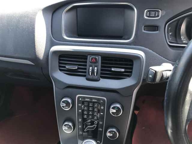 VOLVO V40 2015